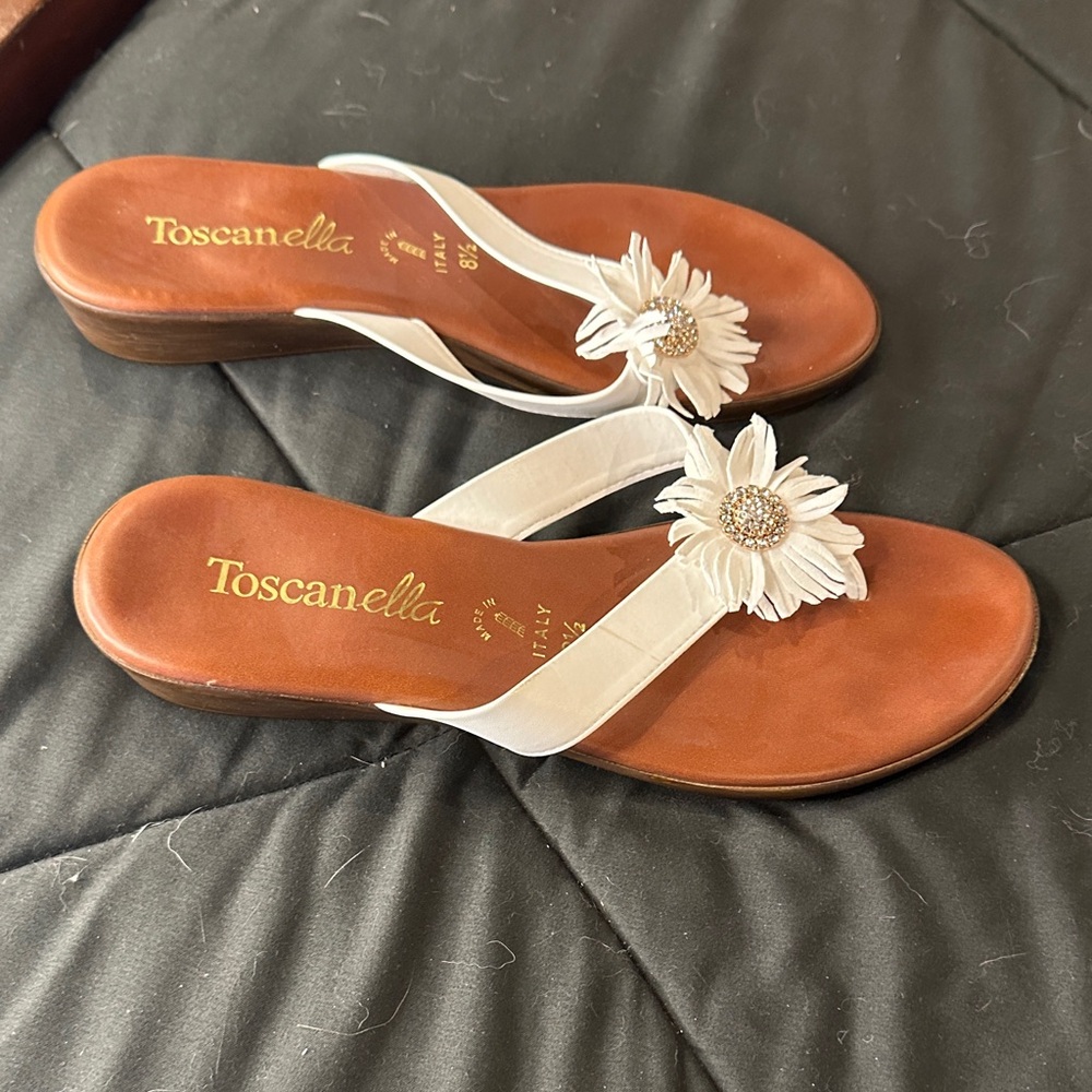 Toscanella White Floral Women's Sandals - Picture 3 of 8